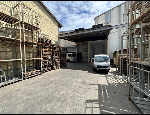 580M² WAREHOUSE TO LET IN PAARDEN EILAND